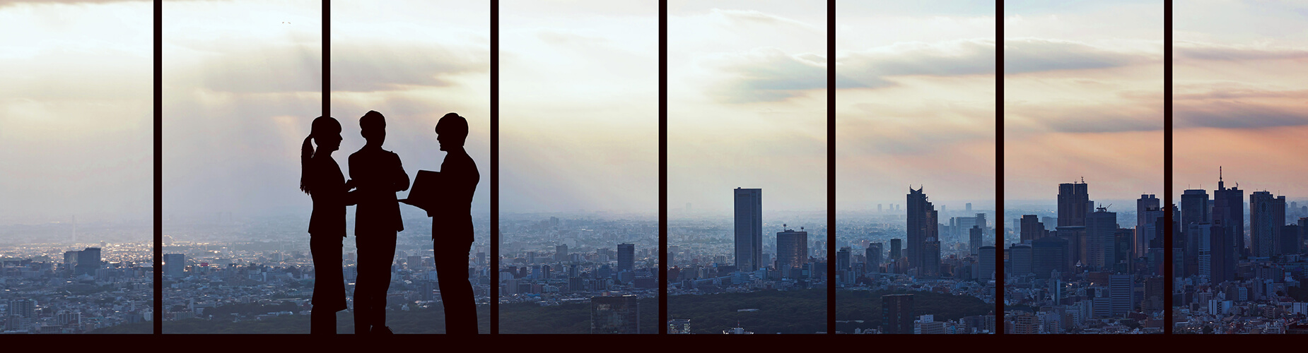 Dämmerung drei Menschen Büro